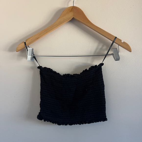 T.M.I.N.G. | Black Smocked Crop Top - Picture 5 of 6